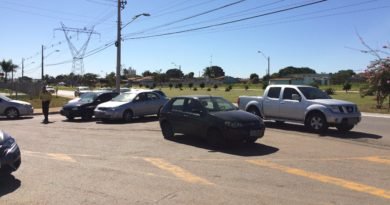 SMTA multa enfrente a Câmara de vereadores de Aparecida de Goiânia