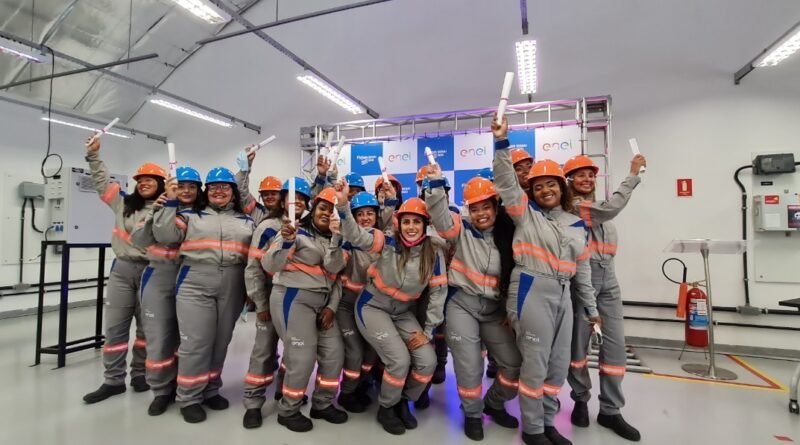 Enel abre inscrição para capacitação de mulheres em curso de eletricista