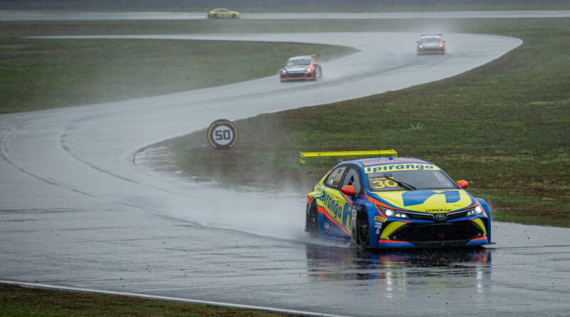 Stock Car Pro Series: Em Goiânia Nelsinho Piquet tem melhor tempo com pista seca e Cesar Ramos em pista molhada